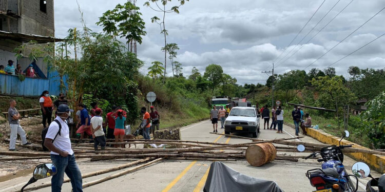 Bloqueo en la vía de salida de Quibdó
