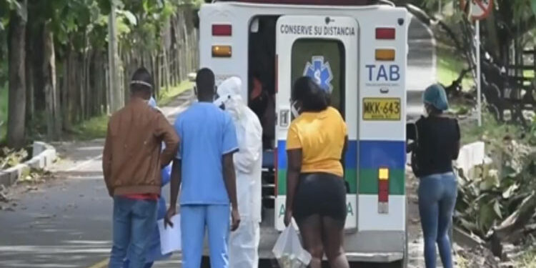 Detuvieron una ambulancia con ocho personas, dos con COVID-19, que se dirigían a Quibdó