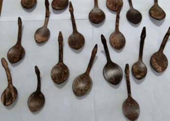 Artesanías de coco en El Valle, Bahía Solano