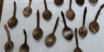 Artesanías de coco en El Valle, Bahía Solano