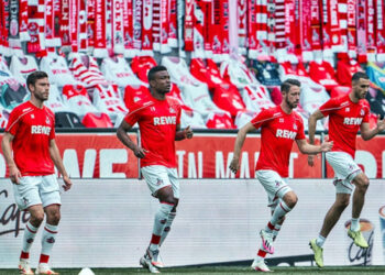 Los goles de Jhon Córdoba evitaron el descenso del FC Colonia en la Bundesliga
