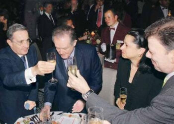 Uribe y Santos son siameses