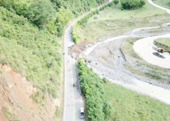 Sigue cerrada la vía Chocó-Risaralda por pérdida de banca