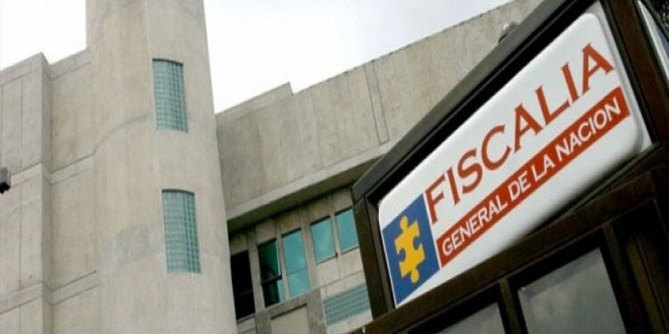 Fiscalía imputó cargos contra dos policías por violar aislamiento preventivo