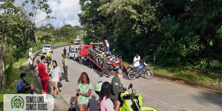 Sancionan a 20 motociclistas infractores en Tutunendo