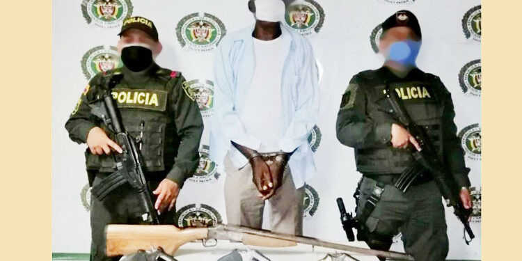Lo capturaron con tres revólveres y una escopeta