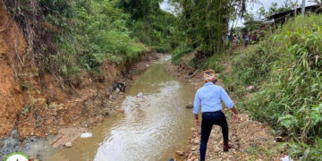 Limpieza y educación ambiental en la quebrada La Cascorba, Quibdó