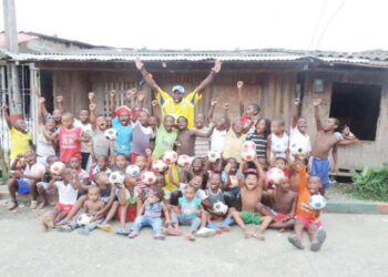 Ex futbolista de Bagadó creó programa social para niños en Colombia y África