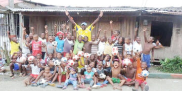 Ex futbolista de Bagadó creó programa social para niños en Colombia y África