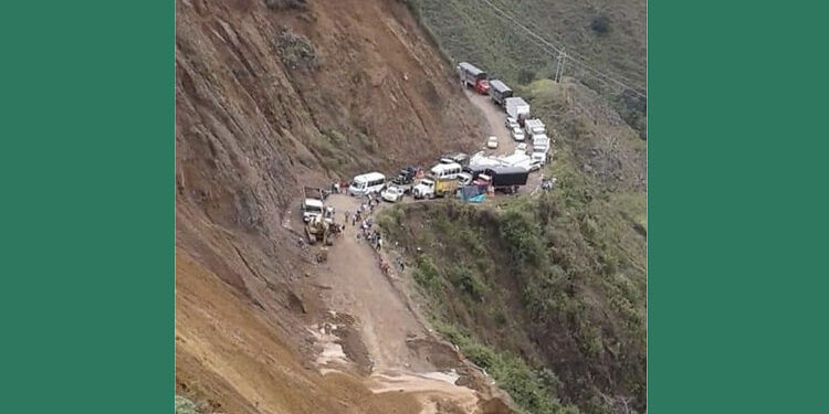 Bloqueada la vía Quibdó-Medellín por varios derrumbes
