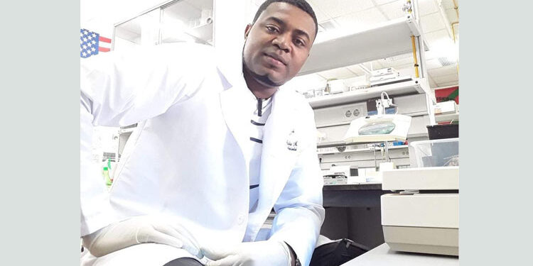 Chocoano se graduó de doctor con tesis sobre plantas que recuperan suelos contaminados con mercurio