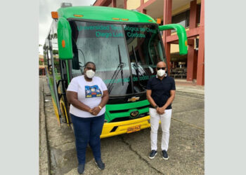 Nuevo y moderno bus en la UTCH