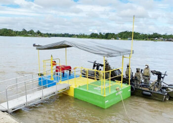 Tres nuevos muelles flotantes se entregaron hoy en Quibdó