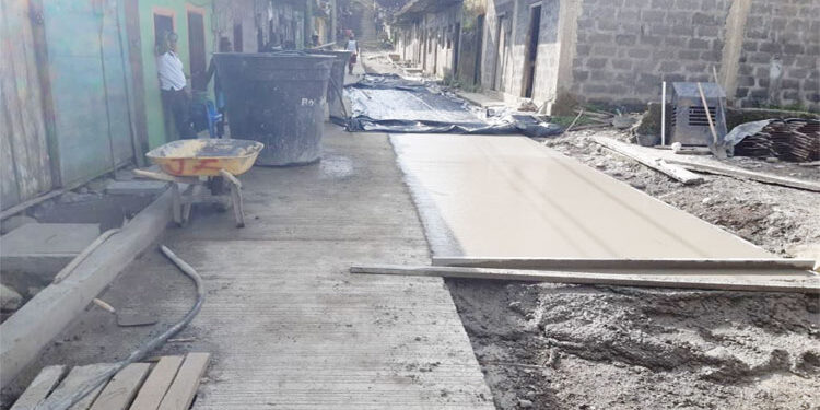 Reanudan pavimentación de dos calles en Santa Rita de Iró