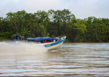 Se reactivó el transporte fluvial por el Atrato