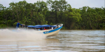 Se reactivó el transporte fluvial por el Atrato