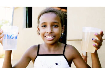 Niños de 17 municipios del Chocó reciben polvo purificador de agua