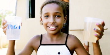 Niños de 17 municipios del Chocó reciben polvo purificador de agua