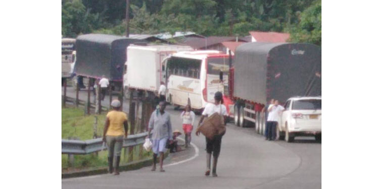 Habitantes de El Tabor, bloquearon la vía Tadó-Pereira