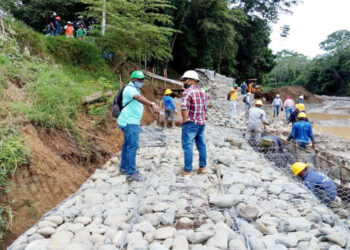 Avanza la construcción de muro de contención en el río Cutí, Unguía