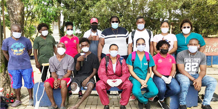 Universitarios chocoanos ayudan a habitantes de la calle