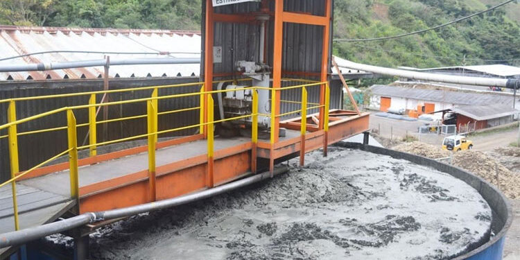 Millonario litigio por las regalías de la única mina de cobre activa en el país