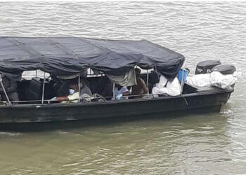 Extraen cadáver del río Atrato, en Quibdó