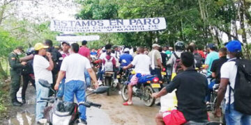 “Si el gobernador no llega, sigue el paro en la vía a Bajirá”