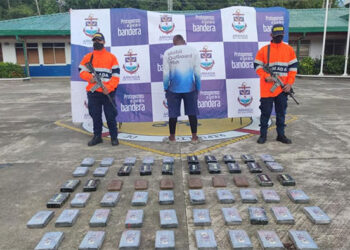 Incautan 50 kilos de coca en bote turístico que iba de Turbo hacia Capurganá, Acandí