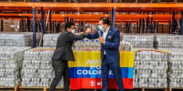 Más de 30 toneladas de agua y alcohol para Chocó y San Andrés
