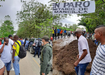 Campesinos de Riosucio cerraron la vía a Bajirá en el sector de Cetino
