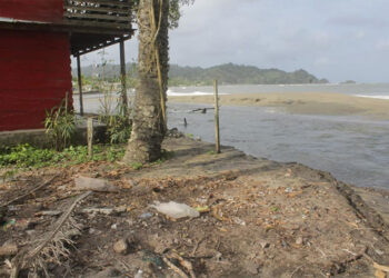 Acandí: erosión marina modifica forma de la boca del río Tolo