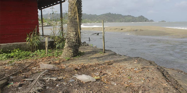 Acandí: erosión marina modifica forma de la boca del río Tolo