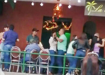 Alcalde de El Carmen de Atrato se disculpó por asistir a una fiesta sin tapabocas