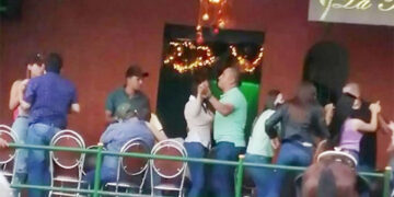 Alcalde de El Carmen de Atrato se disculpó por asistir a una fiesta sin tapabocas