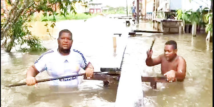 Habitantes del Bajo Atrato piden ayuda contra las inundaciones
