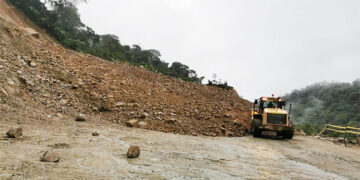 Derrumbe taponó la vía Quibdó-Medellín