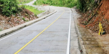 Entregan 1,7 km de pavimento en la vía Nóvita-Cajón
