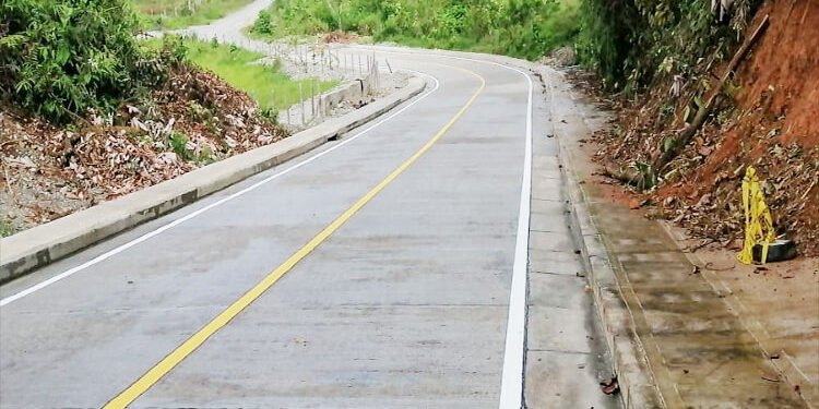 Entregan 1,7 km de pavimento en la vía Nóvita-Cajón