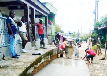 Quibdó: comunidades pavimentan calles en los barrios Paraíso y Caraño