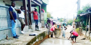 Quibdó: comunidades pavimentan calles en los barrios Paraíso y Caraño