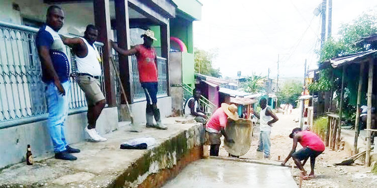 Quibdó: comunidades pavimentan calles en los barrios Paraíso y Caraño