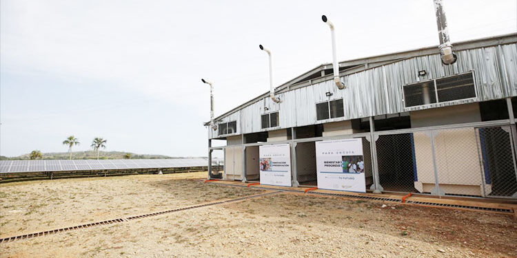 Mejoran generación de energía híbrida diésel-solar en Unguía
