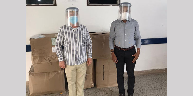 UTCH entregó caretas al Hospital San Francisco y al Ismael Roldán