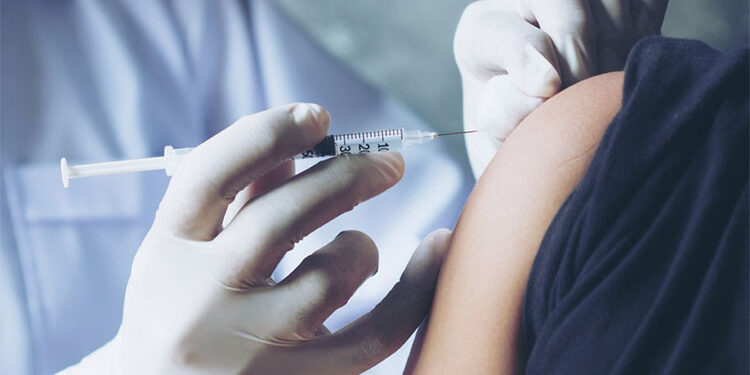 Las vacunas son benéficas y rompen la cadena de contagio