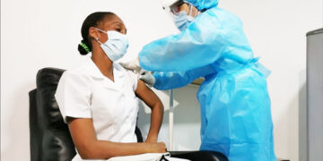 Enfermera chocoana fue la primera en recibir la vacuna contra la Covid-19 en Santa Marta