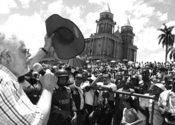 Carlos Gaviria: “La soberanía es para los países, lo que la dignidad es para las personas”.