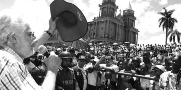 Carlos Gaviria: “La soberanía es para los países, lo que la dignidad es para las personas”.
