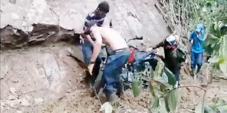 Totalmente destruida la vía Carmen de Atrato-Guaduas