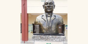 Colocan busto de Diego Luis Córdoba en la Ciudadela Universitaria